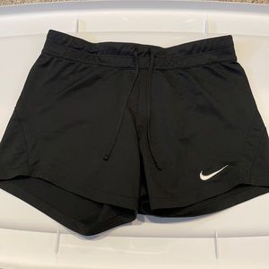 Amazing plain black shorts for running!! Great quality